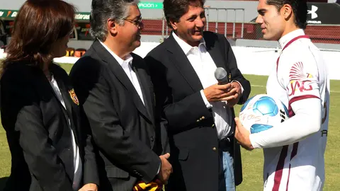 Juan José Frangie hablando con jugadores de Chivas l MEXSPORT