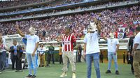 Carlos Salcido en un homenaje previo al partido de Chivas en el Clausura 2023 | IMAGO 7