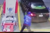 VIDEO/ Lady Gasolina: mujer huye sin pagar y deja deuda a despachador