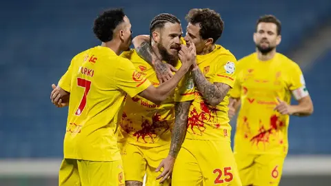 Julián Quiñones se queda corto en el empate de Al-Qadisiyah ante el Damac