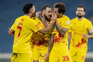 Julián Quiñones se queda corto en el empate de Al-Qadisiyah ante el Damac