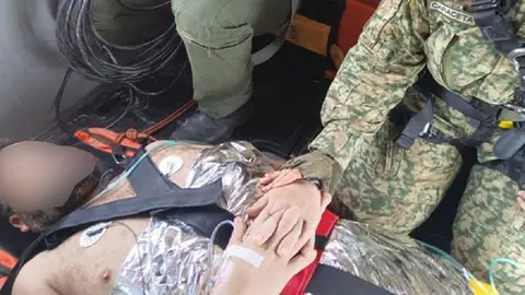 El minero Francisco Zapata Nájera sobrevió varios días en condiciones extremas bajo 300 metros / FB: @SEDENAmxOficial