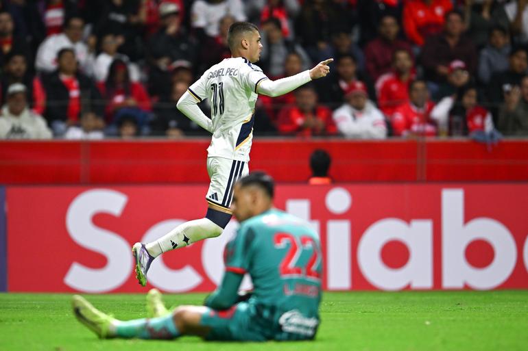 Gabriel Pec celebrando su gol ante Toluca | MEXSPORT