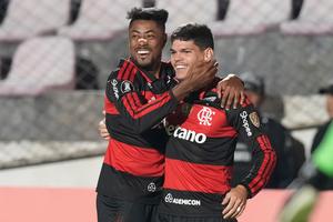Flamengo inicia defensa de título en Copa Libertadores venciendo a Cusco con polémica arbitral