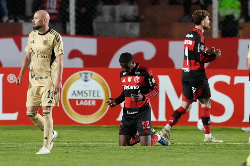 Evertton Araujo tras el silbatazo final del juego | AP