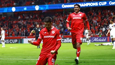 Toluca, con un Hat-Trick de Paulinho, goleó a Galaxy en casa