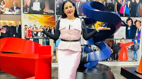 La polémica exalcaldesa ha sido criticada por incursionar en el mundo del arte / FB: @SandraCuevasAlcaldesa