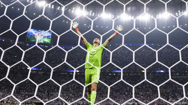"El pibe que ataja el tiempo": Emiliano 'Dibu' Martínez tendrá película animada en Netflix