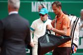 Medvedev explota en Montecarlo: cae 6-0, 6-0 ante Berrettini y destroza su raqueta