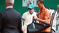 Medvedev explota en Montecarlo: cae 6-0, 6-0 ante Berrettini y destroza su raqueta