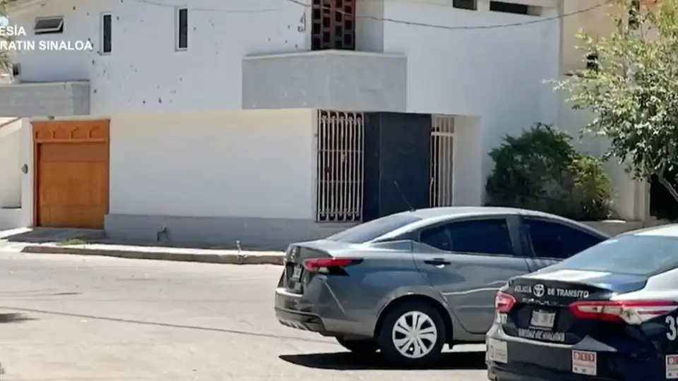 El ataque a una de las viviendas de Rubén Rocha Moya sucedió este sábado pasado el medio día / Especial