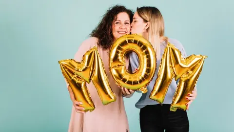 ¡Sorprende a mamá con algo bonito! Frases cortas para el Día de las Madres 2026 y mandarlas por WhatsApp