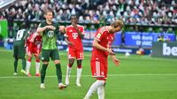 Harry Kane protagoniza bochornoso penal fallado y rompe marca perfecta en la Bundesliga