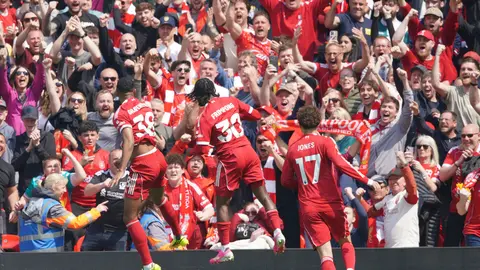 Ryan Gravenberch, del Liverpool, en festejo ante Chelsea | AP