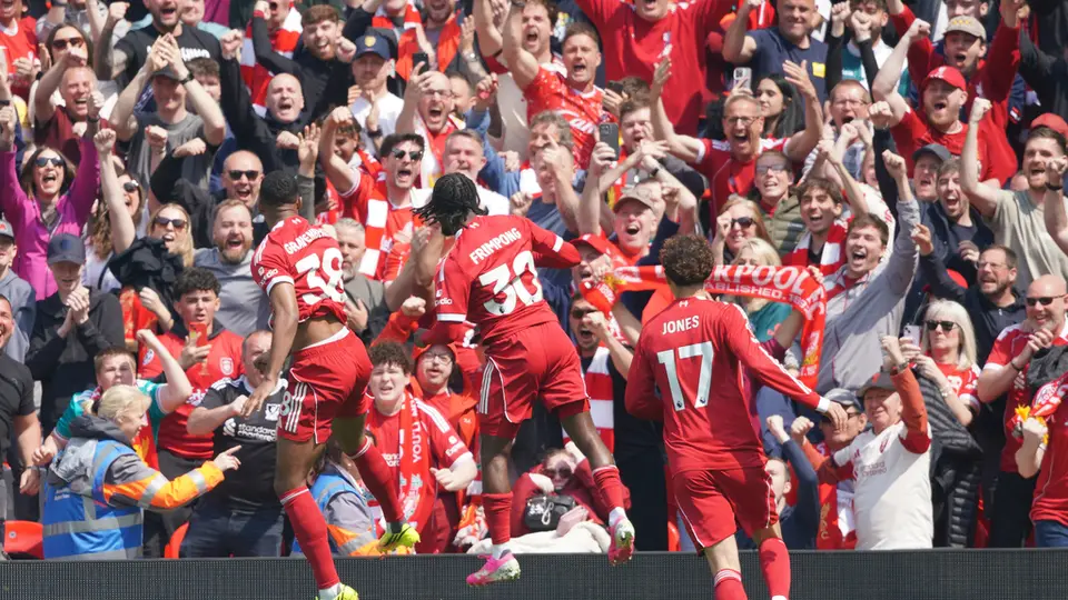 Ryan Gravenberch, del Liverpool, en festejo ante Chelsea | AP