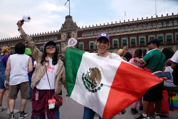 El gobierno federal no ha confirmado un concierto gratuito de BTS en el Zócalo de la Ciudad de México. / AP