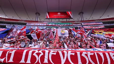 Chivas festeja con su público en el Estadio Akron a un día del juego de Vuelta ante Tigres: "120 años de legado"