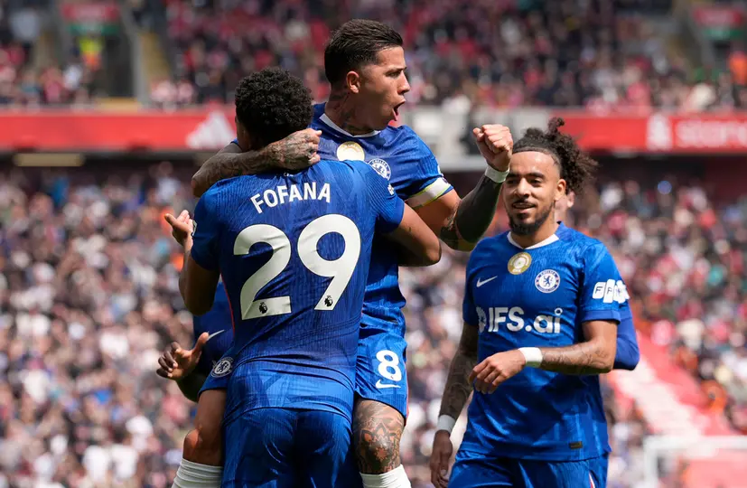 Enzo Fernández, del Chelsea, en festejo ante Liverpool | AP