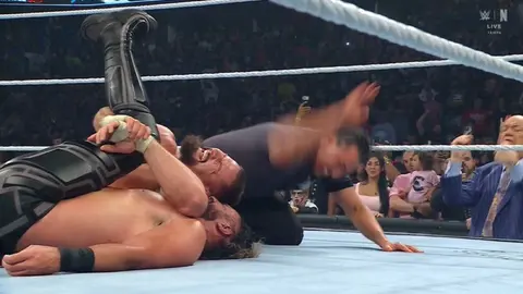 Bron Breakker se lleva la victoria ante Seth Rollins | WWE