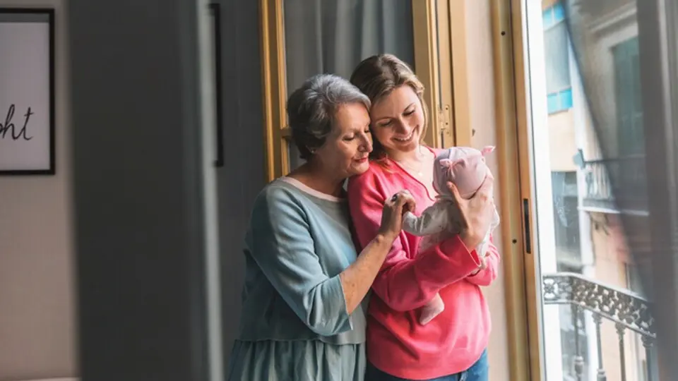 Un mensaje breve puede convertirse en el mejor regalo para iniciar el día de mamá / Magnific