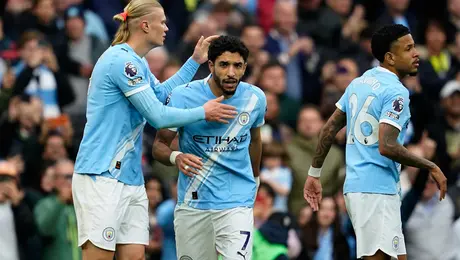 El City impone su ley: Goleada 3-0 ante el Brentford para acechar la cima