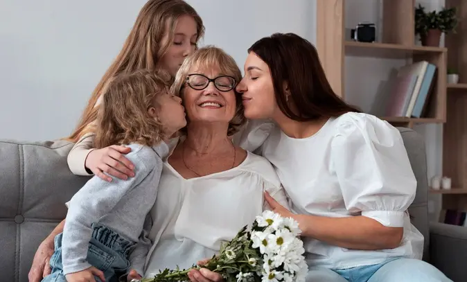 Manda tus bellas palabras por Facebook, historias de Instagram o WhatsApp / Magnific