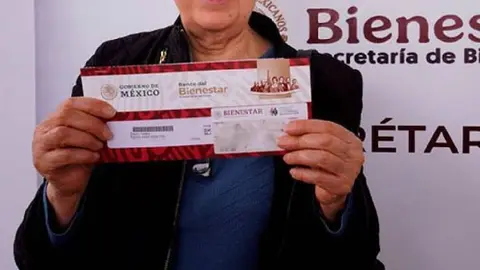 Las mujeres aceptadas recibirán su apoyo a través de una tarjeta del Banco del Bienestar.