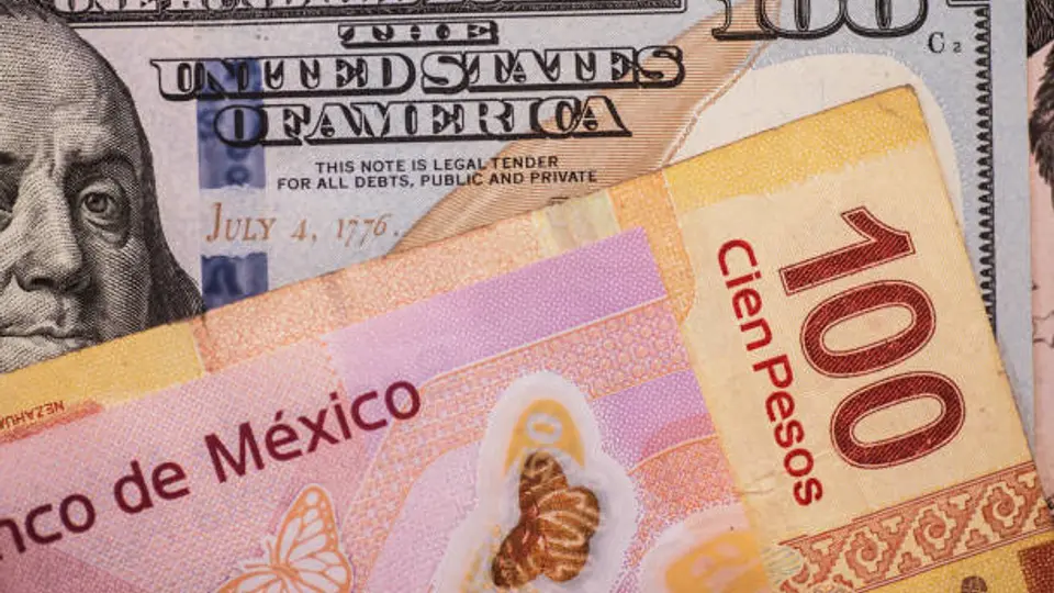 Cambiar dinero dentro de bancos y casas de cambio autorizadas puede brindar mayor tranquilidad a los turistas que visiten la CDMX por la Copa del Mundo. / iStock