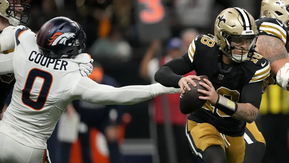Jonathon Cooper con los Denver Broncos en la Temporada 2024 de la NFL | AP
