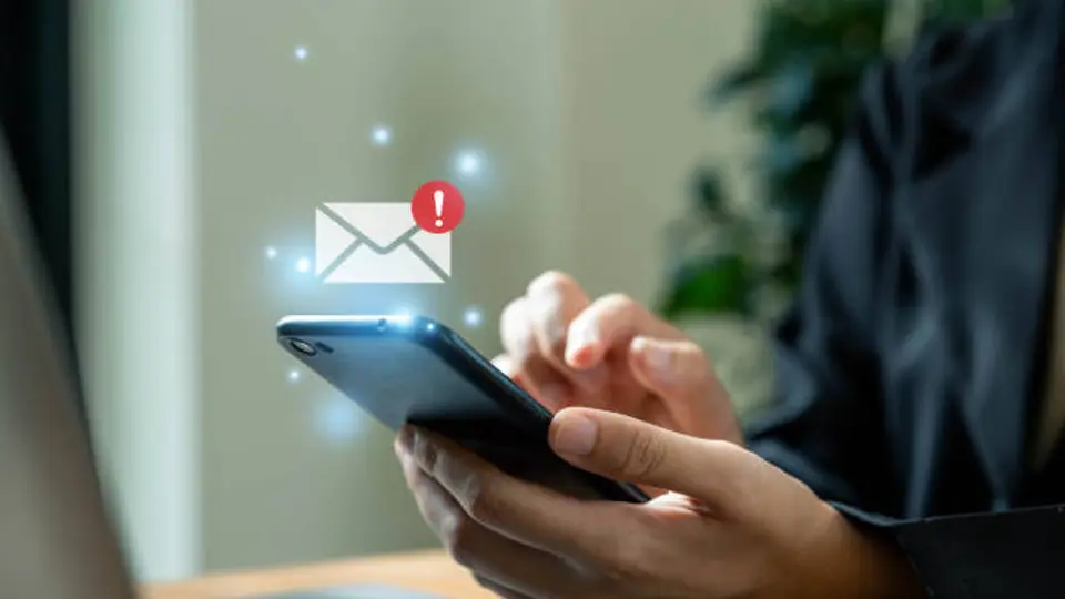 Usuarios que no registren su número celular podrían enfrentar problemas para acceder y operar sus aplicaciones bancarias a partir de julio. / iStock