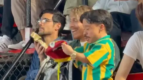 La caída de Abelito quedó captada en video y rápidamente se volvió viral en redes sociales. / RS