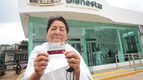 Las autoridades recomiendan reunir con anticipación los documentos requeridos para evitar contratiempos./ RS