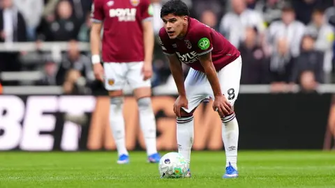 Mateus Fernandes jugando para el West Ham | AP