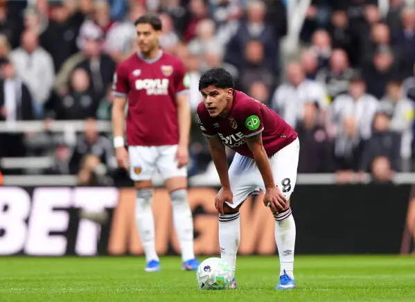 Mateus Fernandes jugando para el West Ham | AP