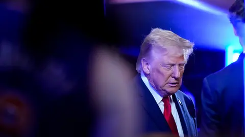 Donald Trump estuvo presente en el juego 3 | AP