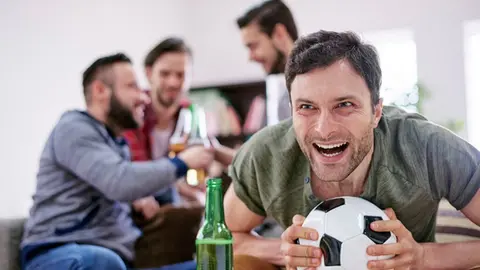 Bares, cantinas, restaurantes y hoteles podrán vender bebidas como cualquier otro día / Magnific