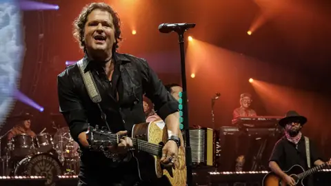 Luego de su concierto, Colombia hará su debut en el Estadio Ciudad de México / FB: @carlosvivesoficial