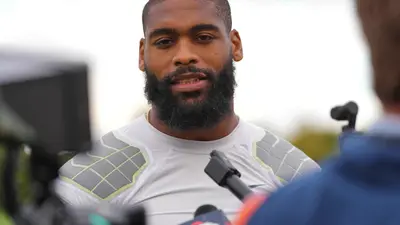 El cazamariscales de Broncos Jonathon Cooper se declara inocente en caso de violencia doméstica