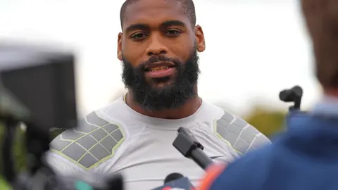 El cazamariscales de Broncos Jonathon Cooper se declara inocente en caso de violencia doméstica