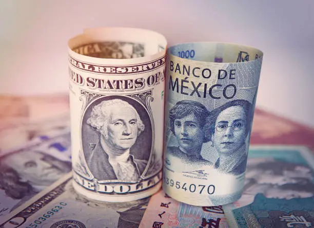 El AICM es una de las opciones más seguras para que los turistas obtengan sus primeros pesos al llegar a México. / iStock
