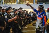 Arrestan a 21 aficionados de los Knicks tras la primera derrota en las finales de la NBA.