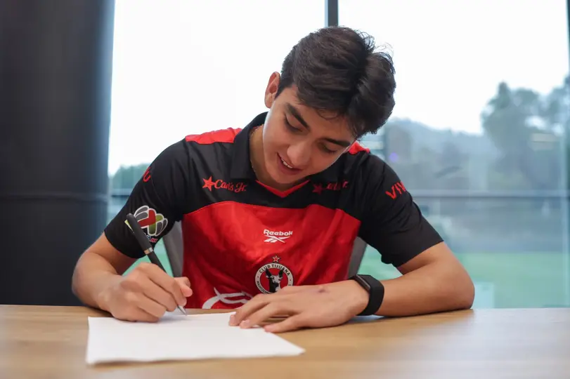 Gilberto Mora firmó renovación de contrato con Xolos de Tijuana | XOLOS