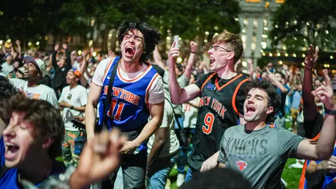 Aficionados de los Knicks a las afueras del Madison Square Garden | AP