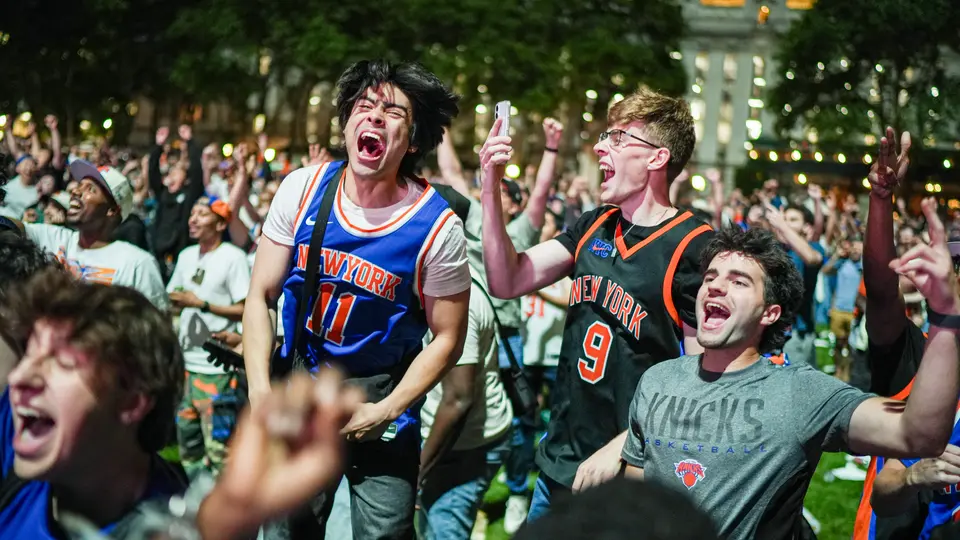 Aficionados de los Knicks a las afueras del Madison Square Garden | AP