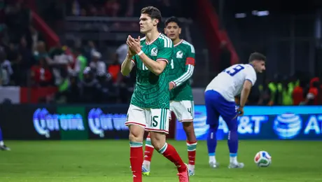 ¿Sin lateral derecho definido? Israel Reyes espera ser el titular en la inauguración del Mundial