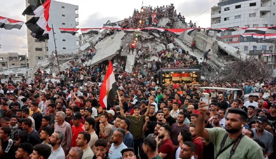 Seguidores del futbol en Palestina pendiente de la Selección de Egipto en su duelo de Octavos de Final / AFP