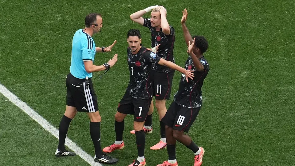 ¿La venganza de Cristiano? Tres árbitros portugueses pitaran el Argentina vs Suiza