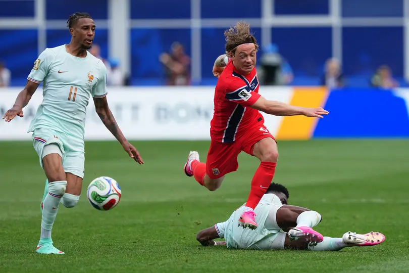 Patrick Berg en partido contra Francia | AP