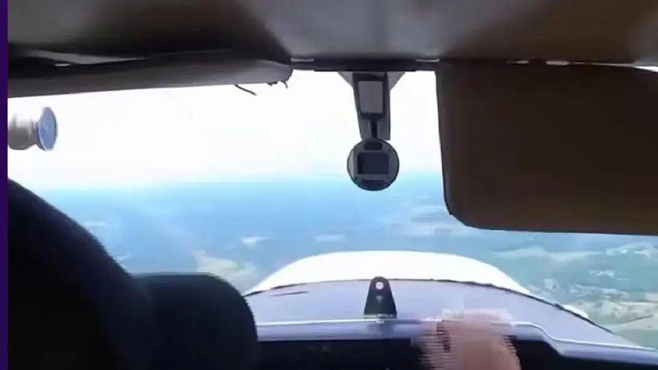 Las autoridades argentinas investigan el por qué el piloto de una avión saltó en pleno vuelo / Especial