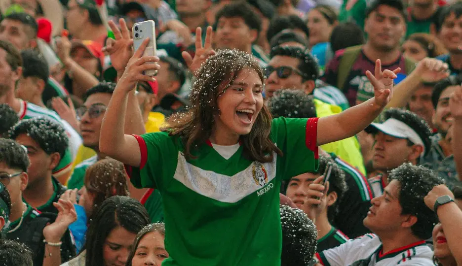 Aficionados disfrutan su estancia en el FIFA Fan Fest de la Ciudad de México / @MexicoCity26